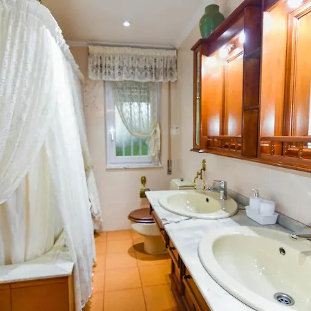 Holiday home Preciosa Casa Con Espectacular Jardin Pamanes